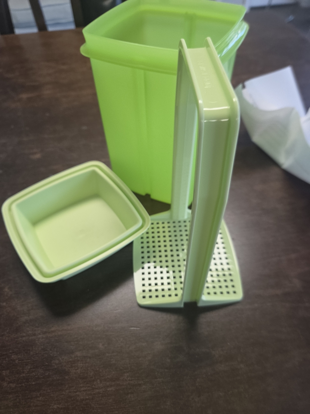 Tupperware Pick A Deli Container - Picture 2 of 6